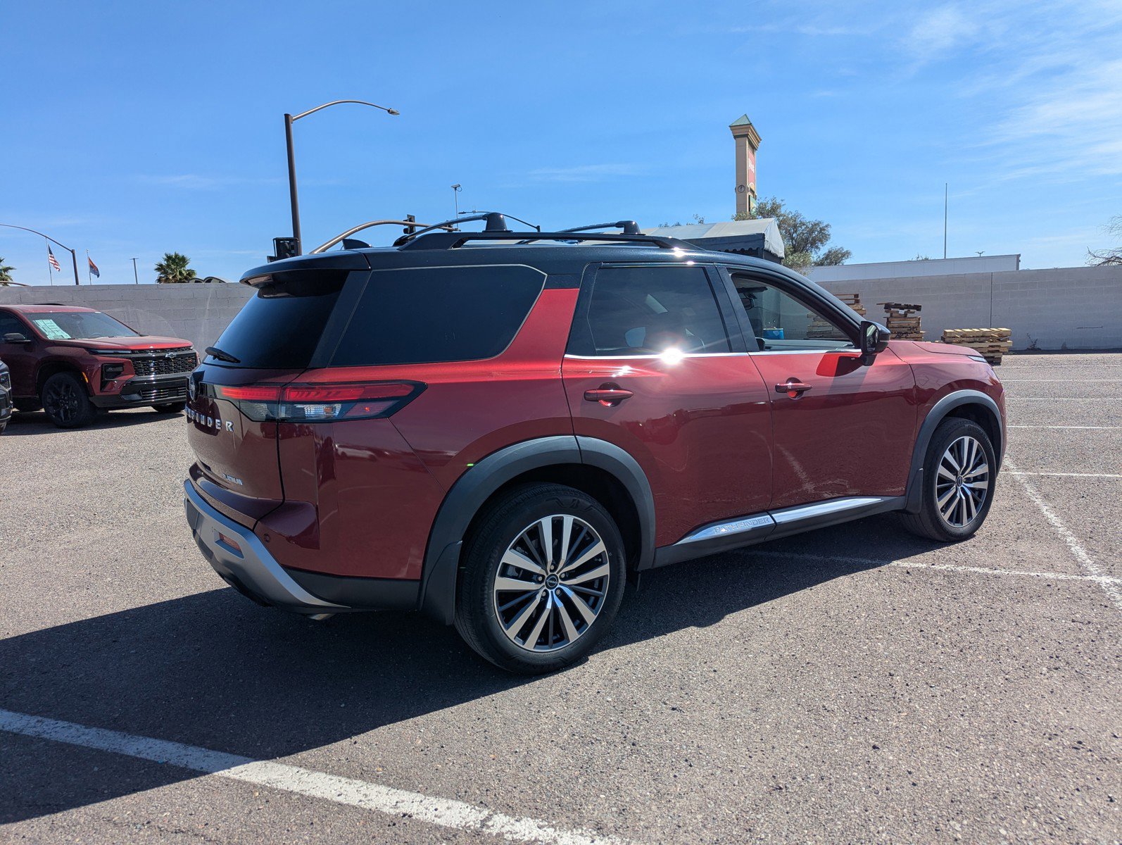 Used 2022 Nissan Pathfinder Platinum w/ Cargo Package image 4