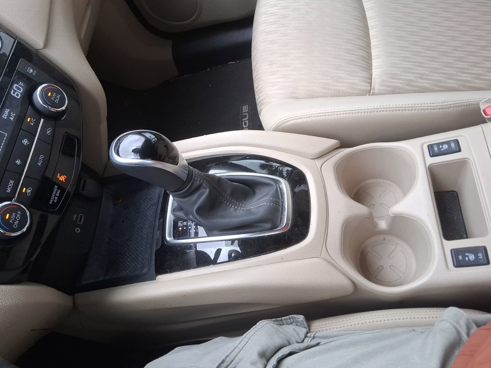 Used 2020 Nissan Rogue SV FWD image 13