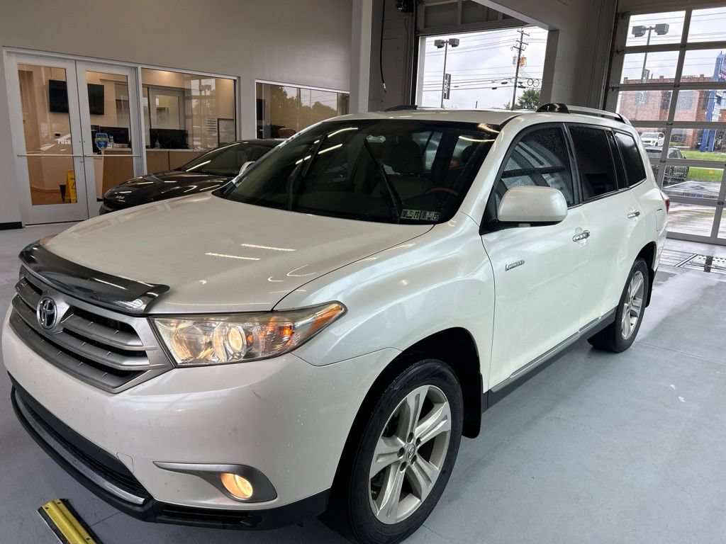 Used 2013 Toyota Highlander Limited AWD/4WD image 3