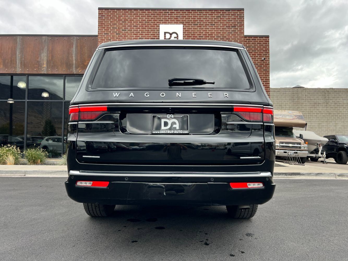 Used 2023 Jeep Wagoneer L Series II image 5