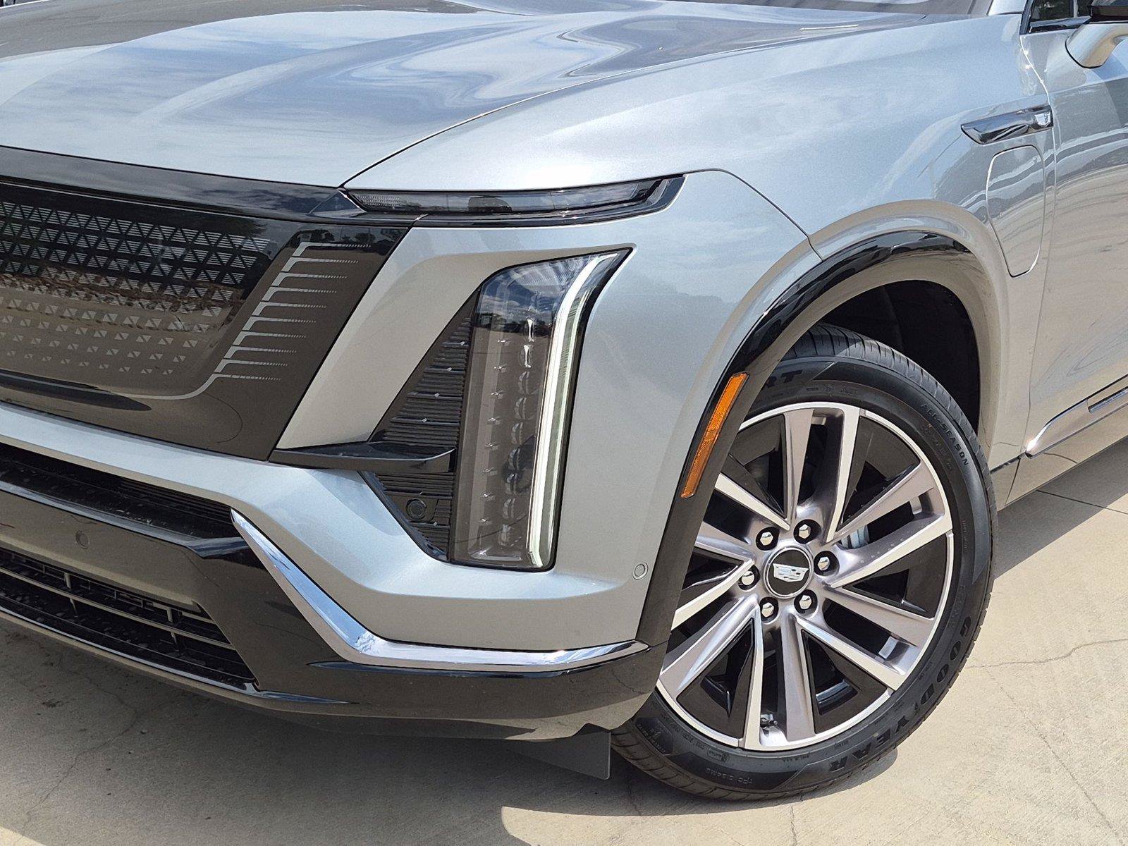 New 2027 Cadillac Vistiq Sport w/ LPO, Floor Liner Package AWD/4WD image 7