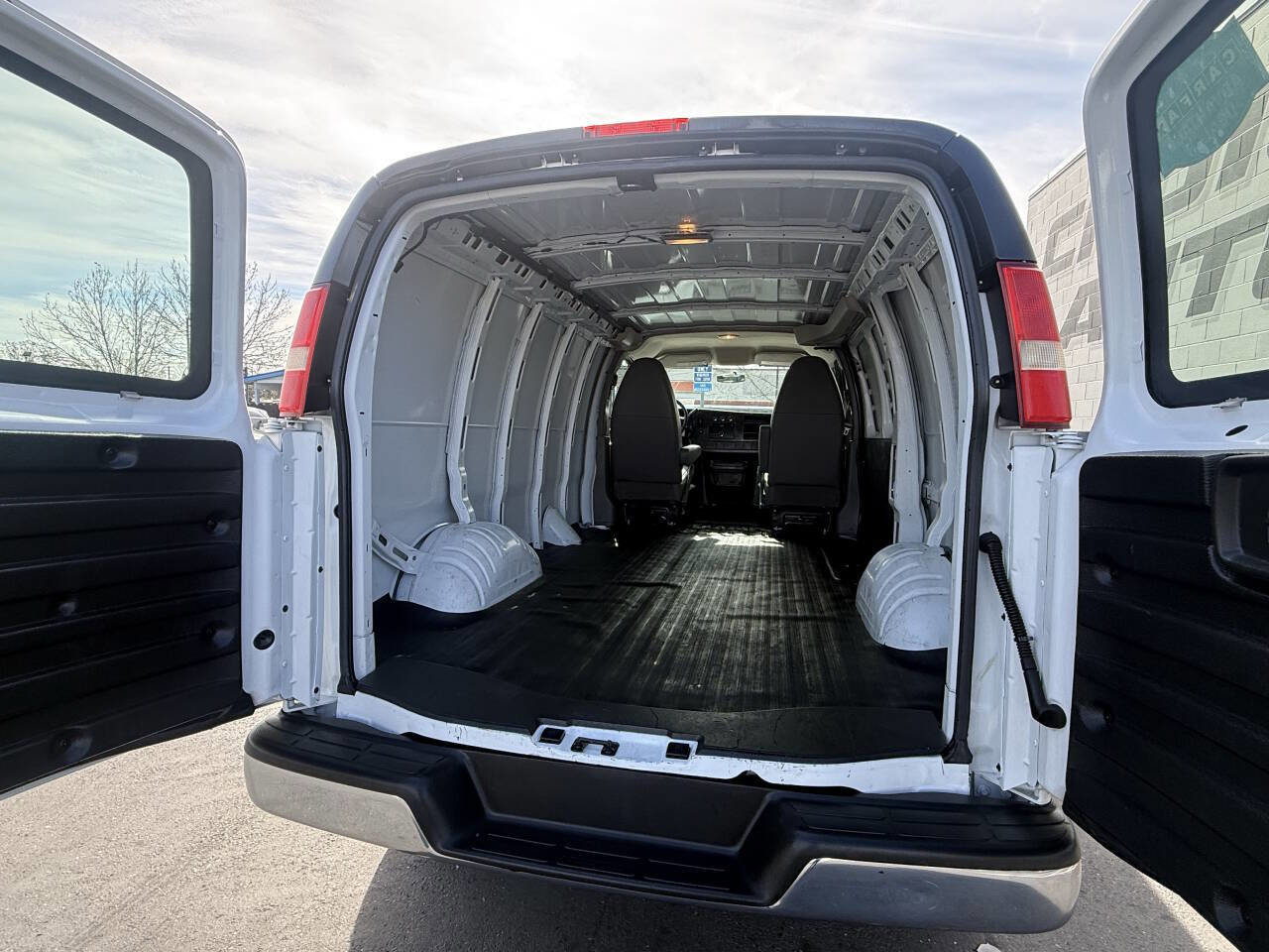 Used 2013 GMC Savana 2500 image 12