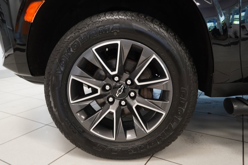 Used 2021 Chevrolet Suburban Z71 w/ Z71 Signature Package AWD/4WD image 19