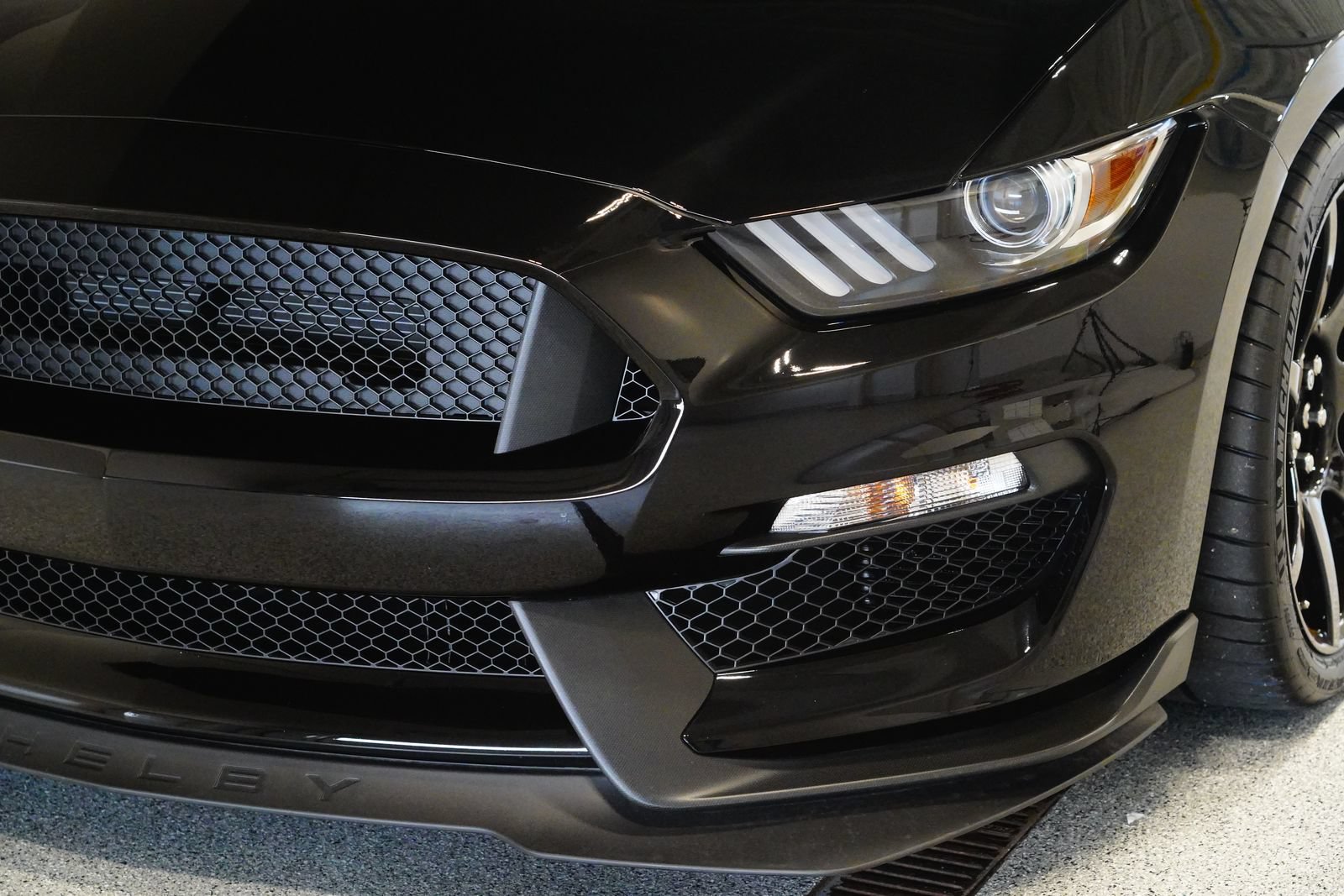 Used 2020 Ford Mustang Shelby GT350R w/ GT350R Equipment Group 920A RWD image 6