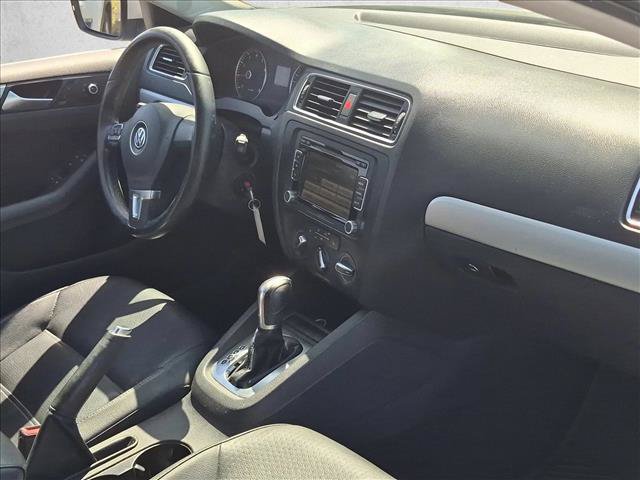 Used 2013 Volkswagen Jetta SE FWD image 22