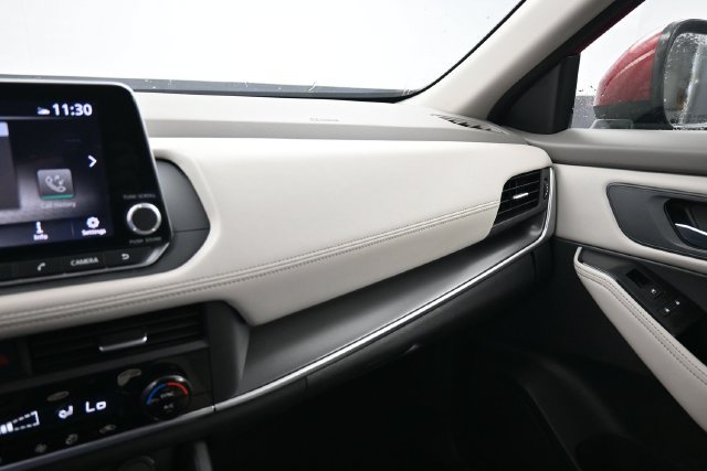 Used 2025 Nissan Rogue SV AWD/4WD image 29