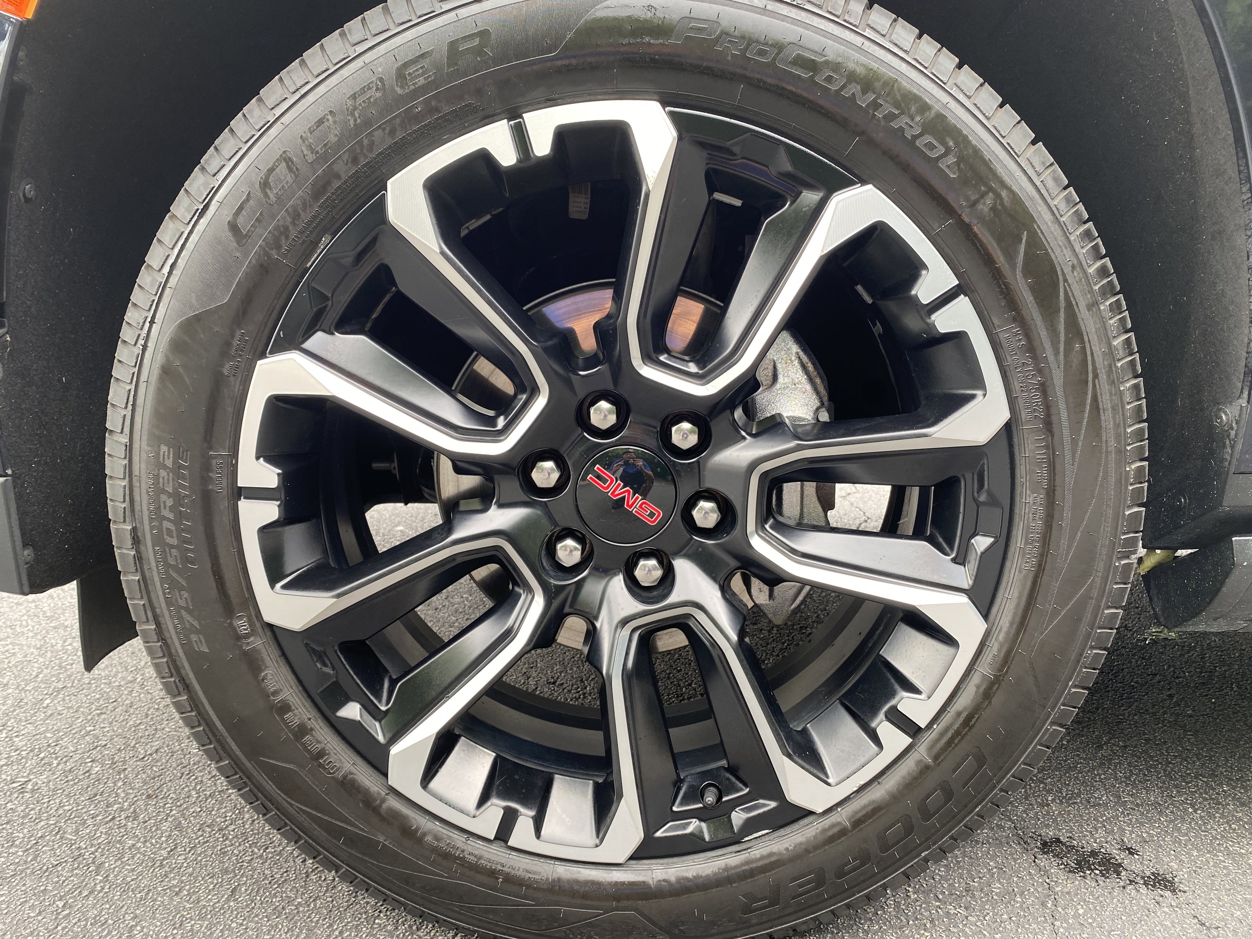 Used 2023 GMC Yukon Denali RWD image 46