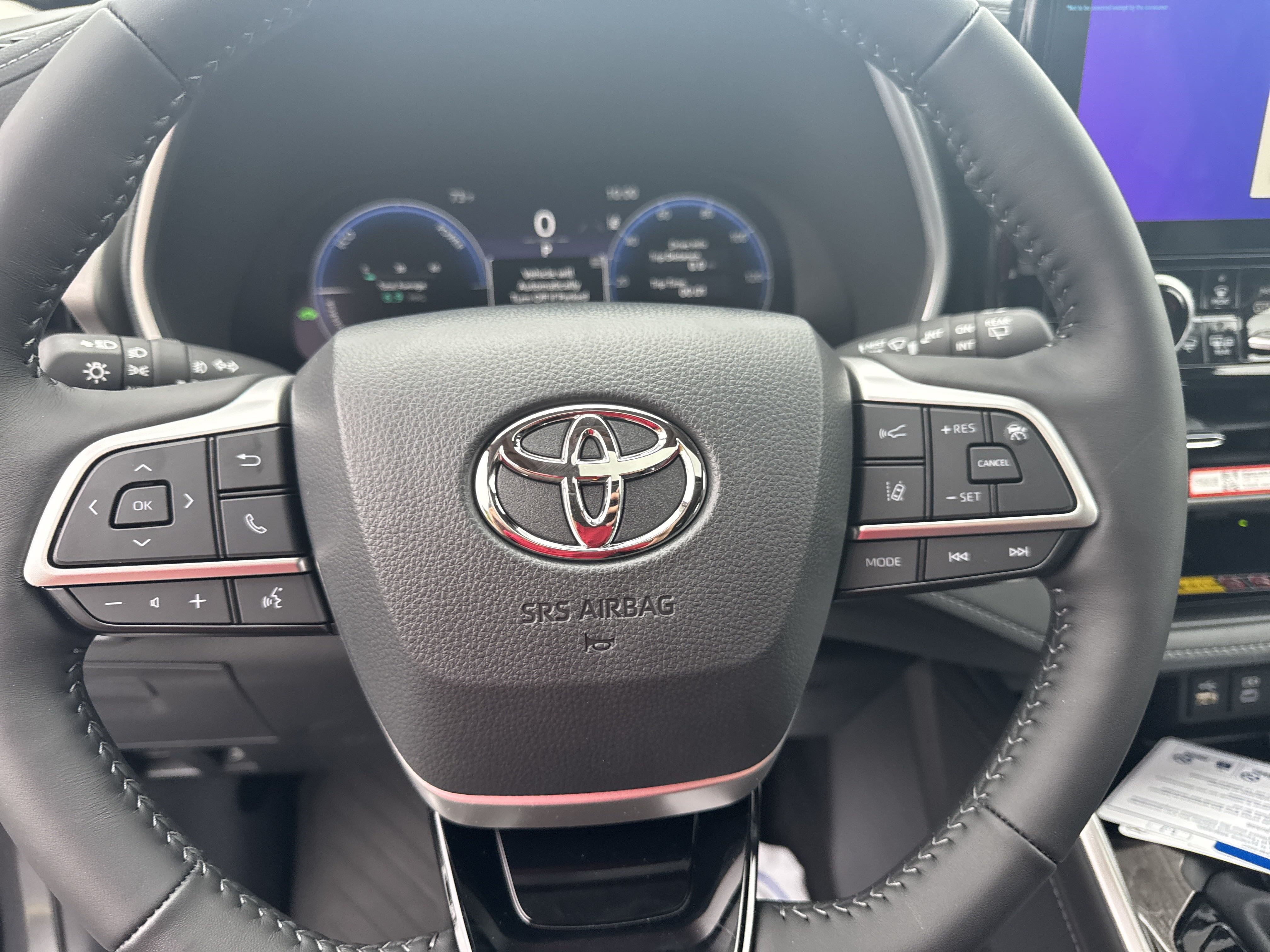 New 2025 Toyota Highlander Limited AWD/4WD image 18