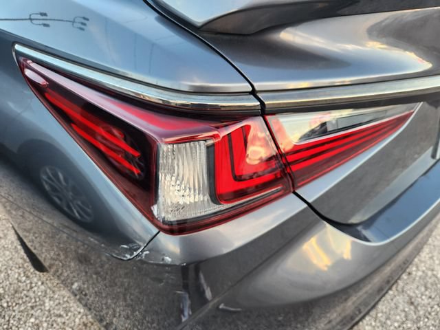 Used 2022 Lexus ES 350 F Sport w/ Accessory Package 2 FWD image 6