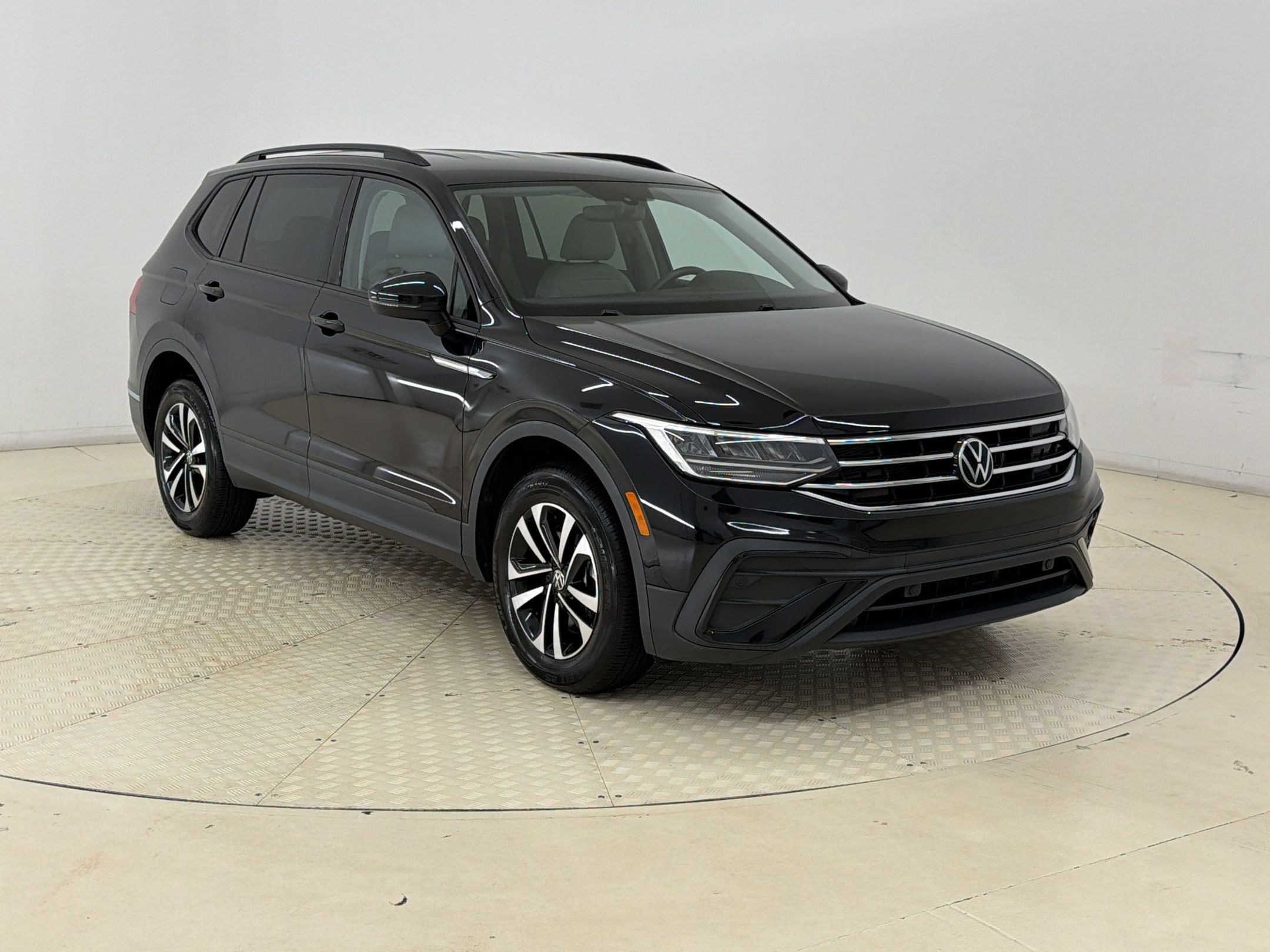 Used 2023 Volkswagen Tiguan S FWD image 7