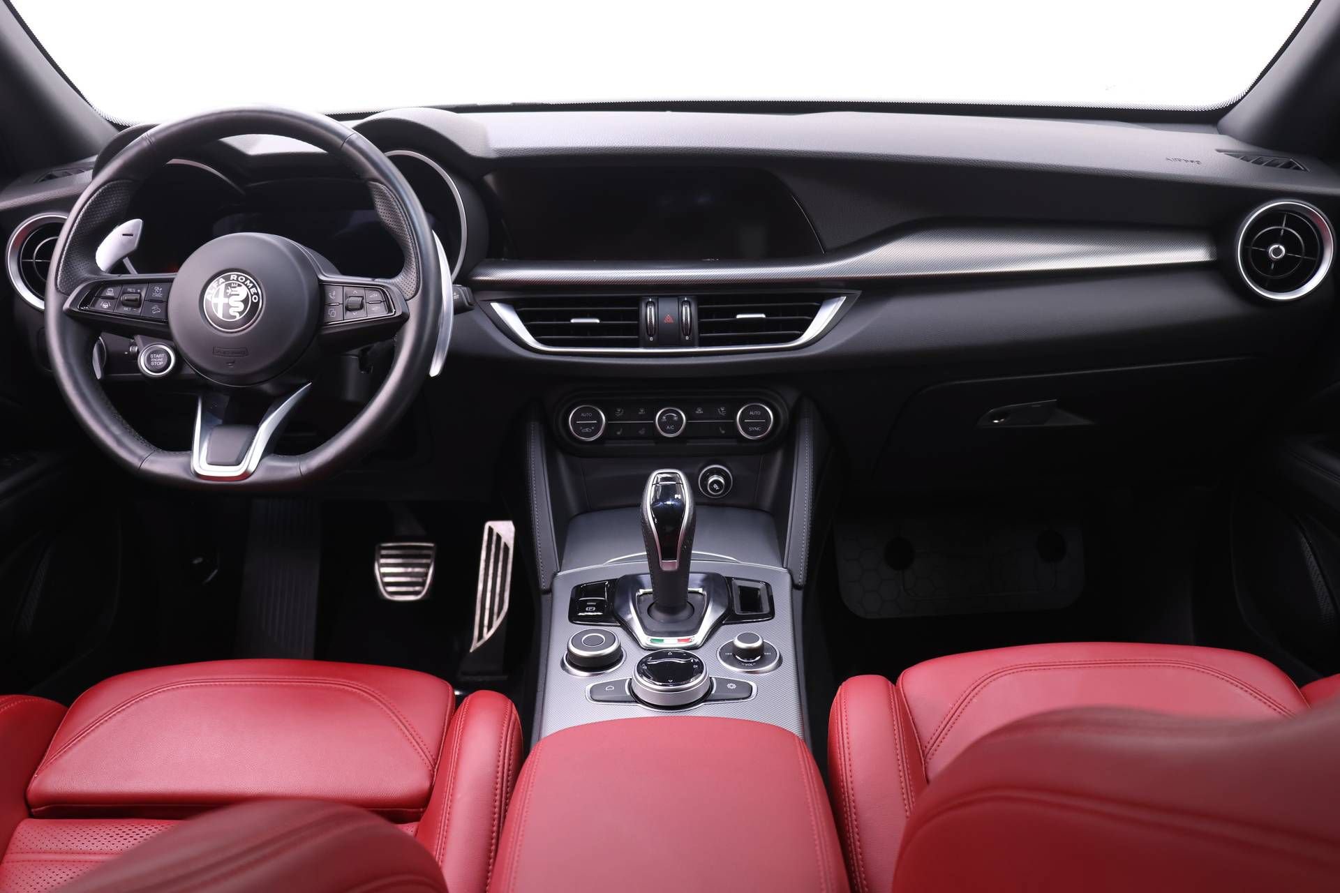 Certified 2024 Alfa Romeo Stelvio Veloce AWD/4WD image 8