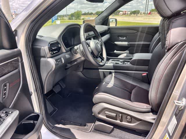 Certified 2026 Honda Pilot Black Edition image 3