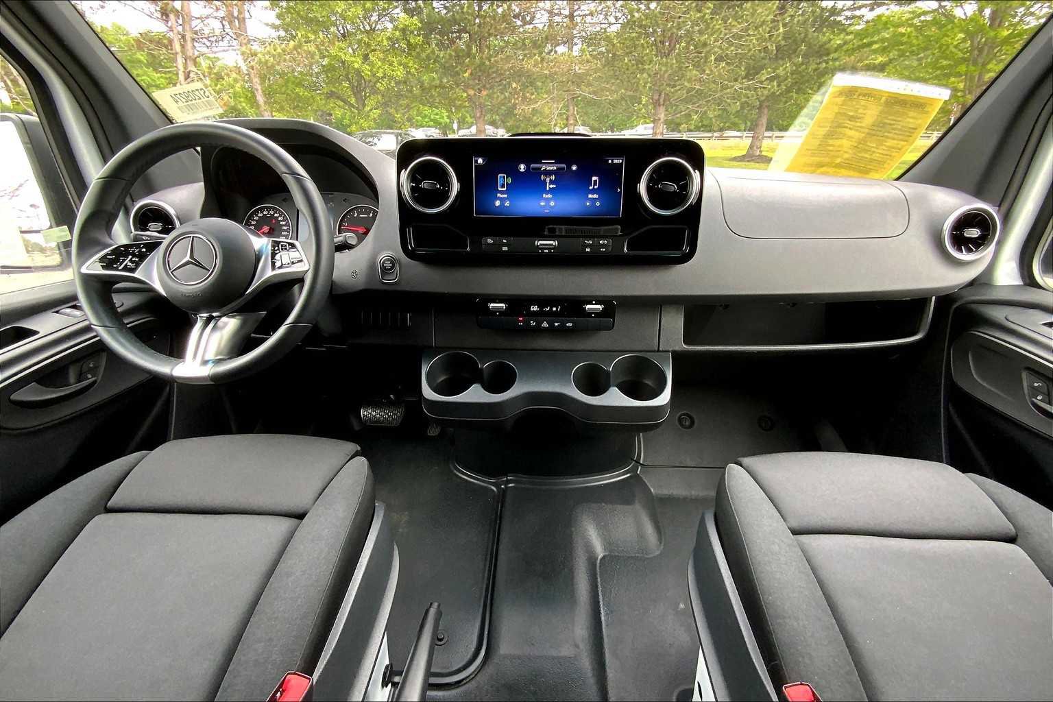 Certified 2025 Mercedes-Benz Sprinter 2500 image 5