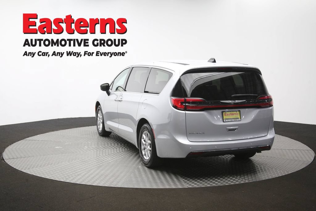 Used 2024 Chrysler Pacifica Touring-L FWD image 67