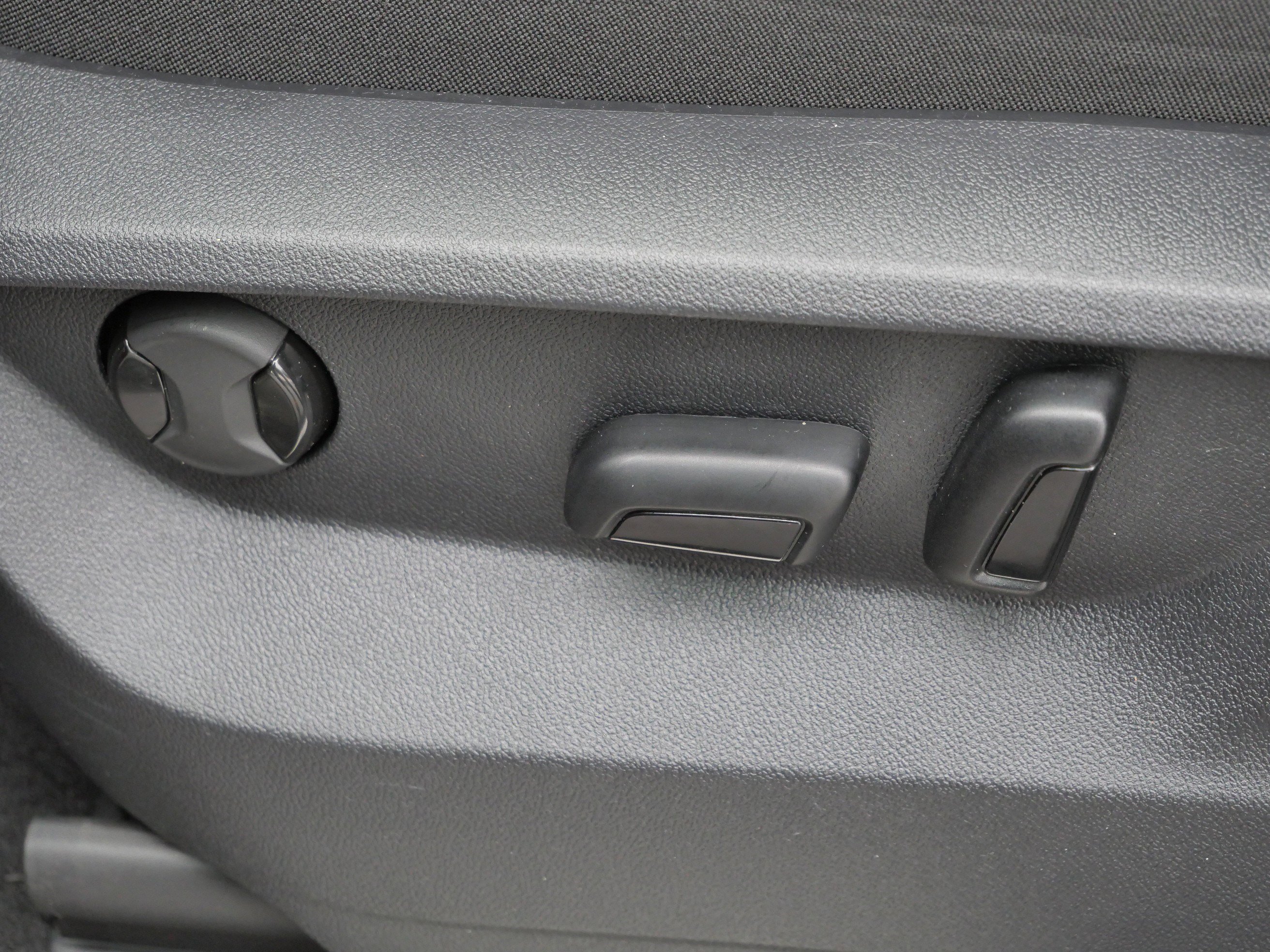 Certified 2024 Volkswagen Atlas SE w/ Black Wheel Package image 20