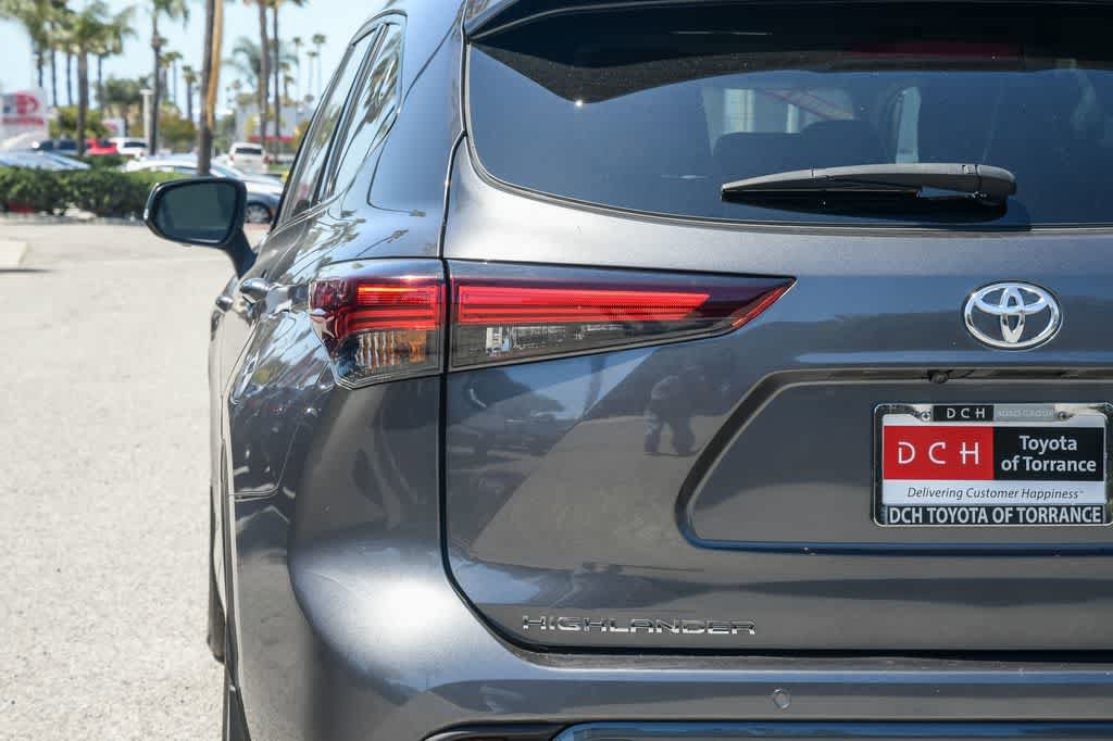 Used 2024 Toyota Highlander Limited FWD image 6
