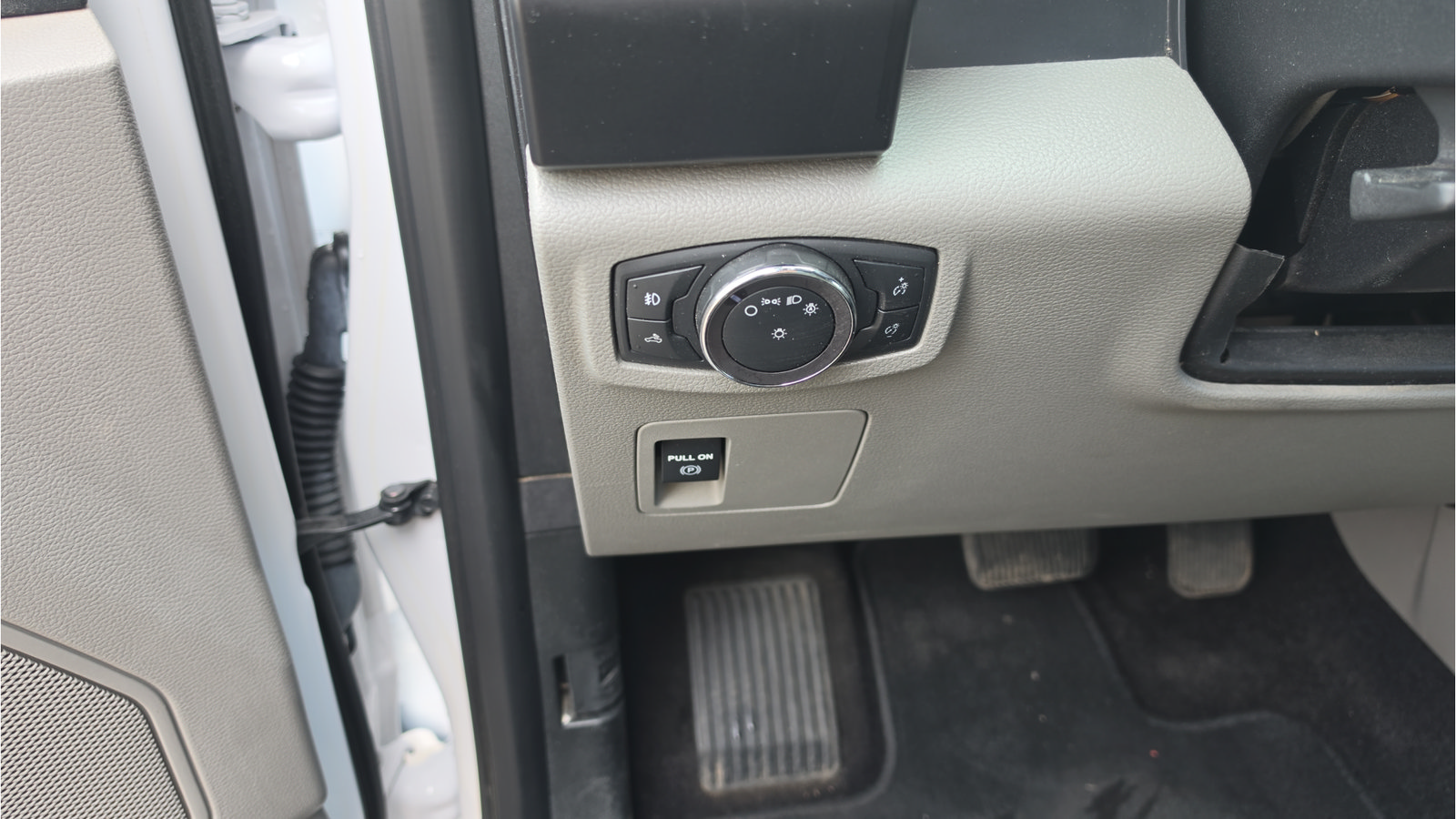 Used 2018 Ford F150 XL w/ Equipment Group 101A Mid AWD/4WD image 21