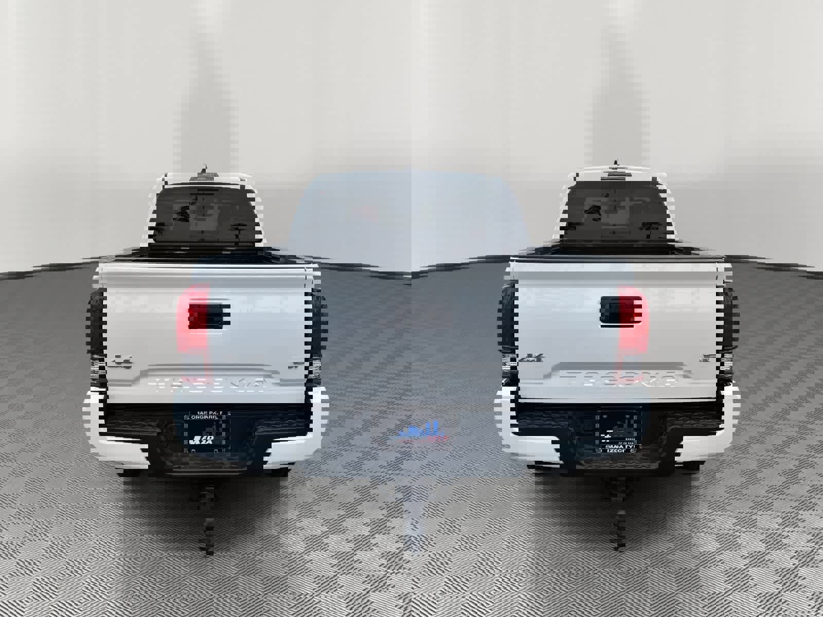 Used 2022 Toyota Tacoma SR5 w/ Technology Package image 4