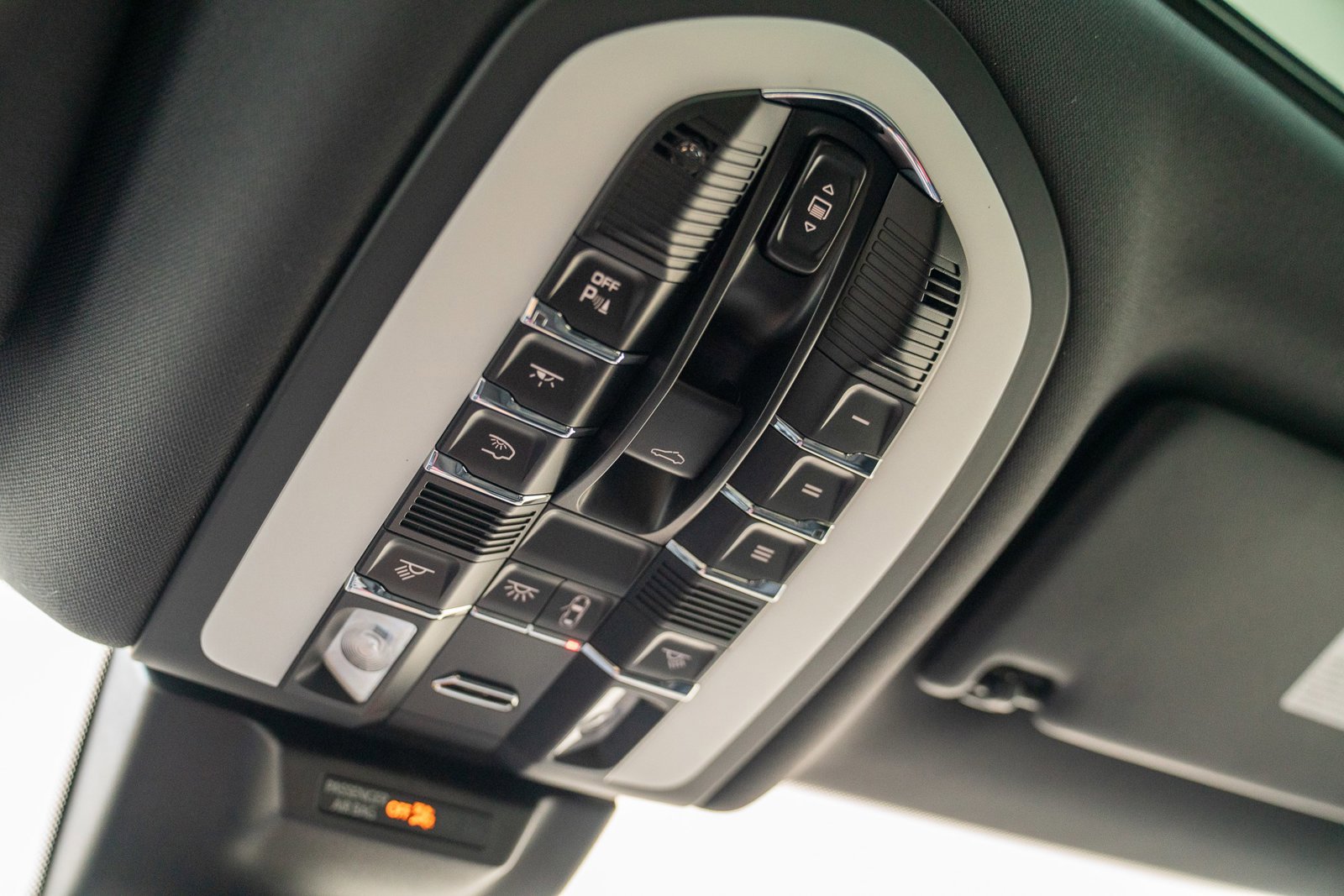 Certified 2025 Porsche Macan image 19
