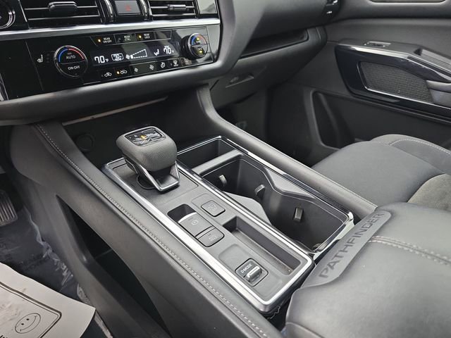 Used 2025 Nissan Pathfinder SV image 39