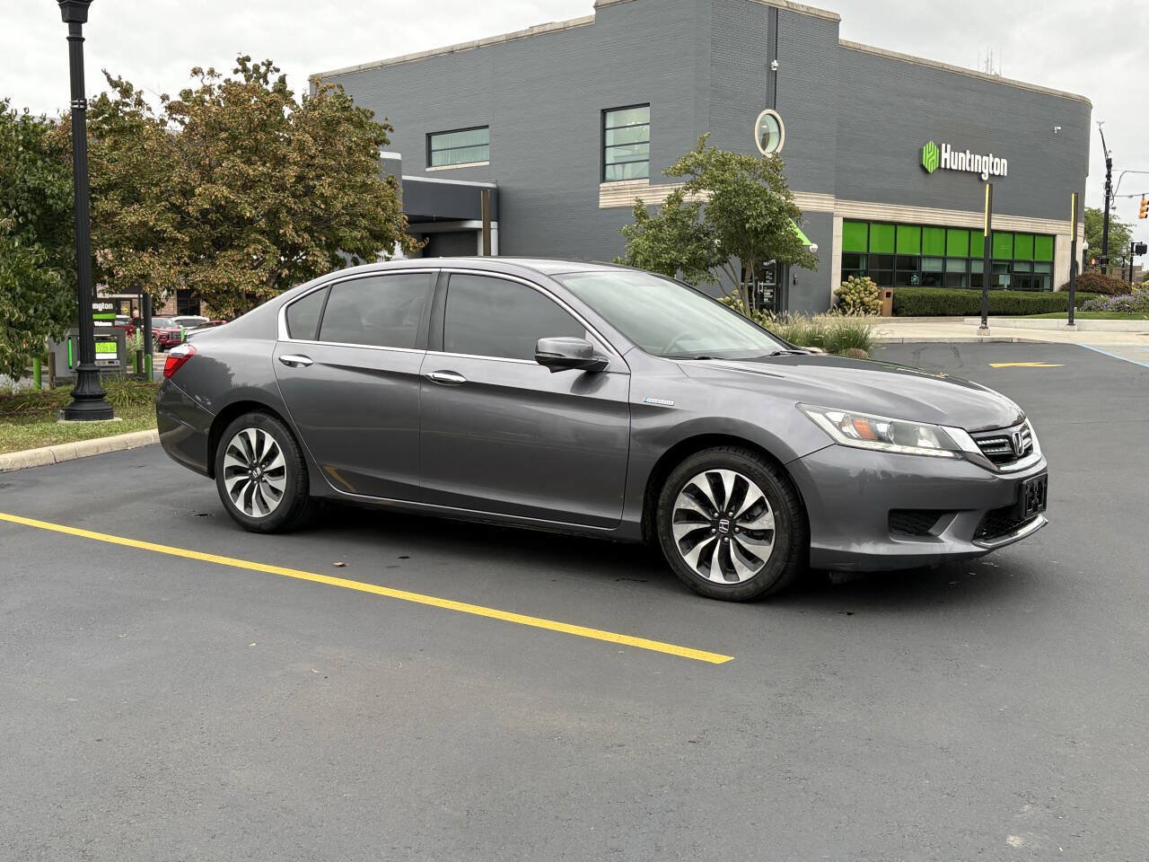 Used 2015 Honda Accord Hybrid Sedan image 7