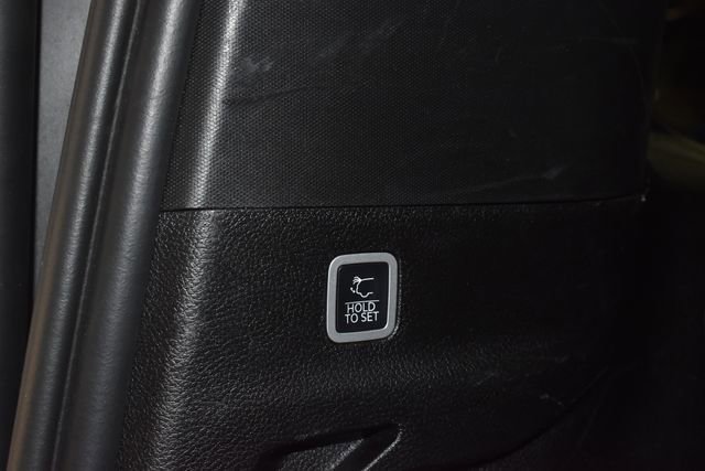 Certified 2024 Jeep Wagoneer L Series II w/ Flexible Seating Group image 37