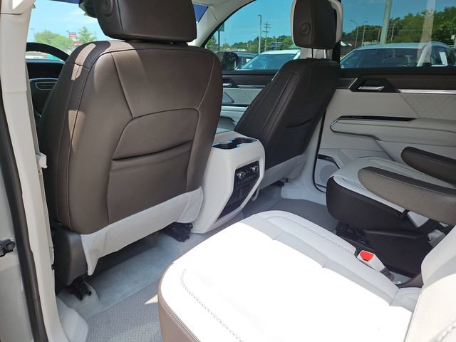 Used 2025 GMC Acadia Denali w/ Super Cruise Package FWD image 14