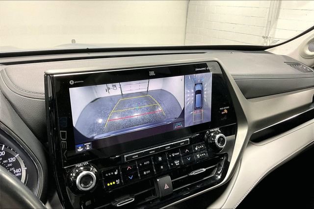 Used 2021 Toyota Highlander Limited AWD/4WD image 16