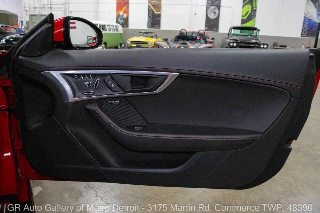 Used 2020 Jaguar F-TYPE R image 35