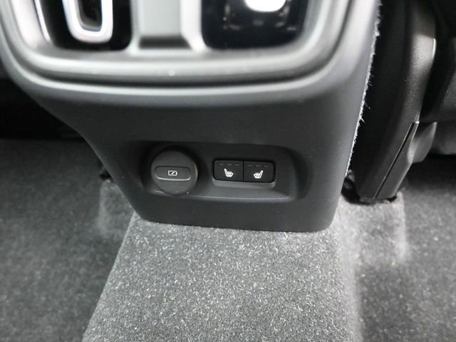 Used 2023 Volvo XC40 B4 Plus w/ Driver Assist Package image 32