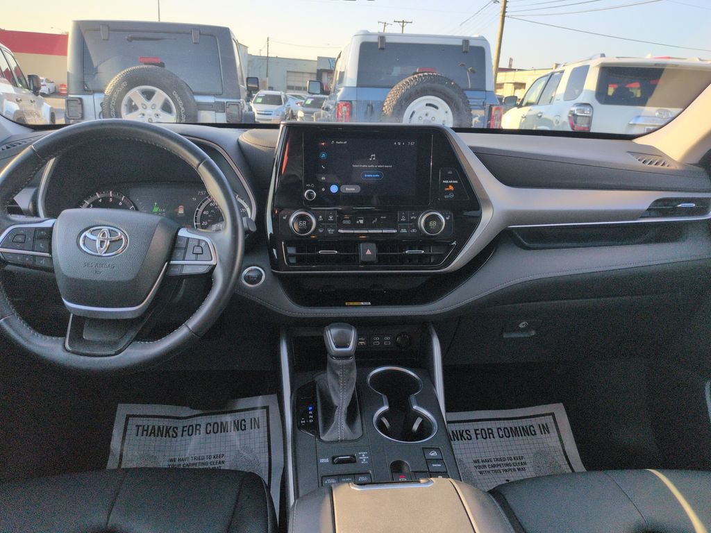Certified 2025 Toyota Highlander XLE AWD/4WD image 12