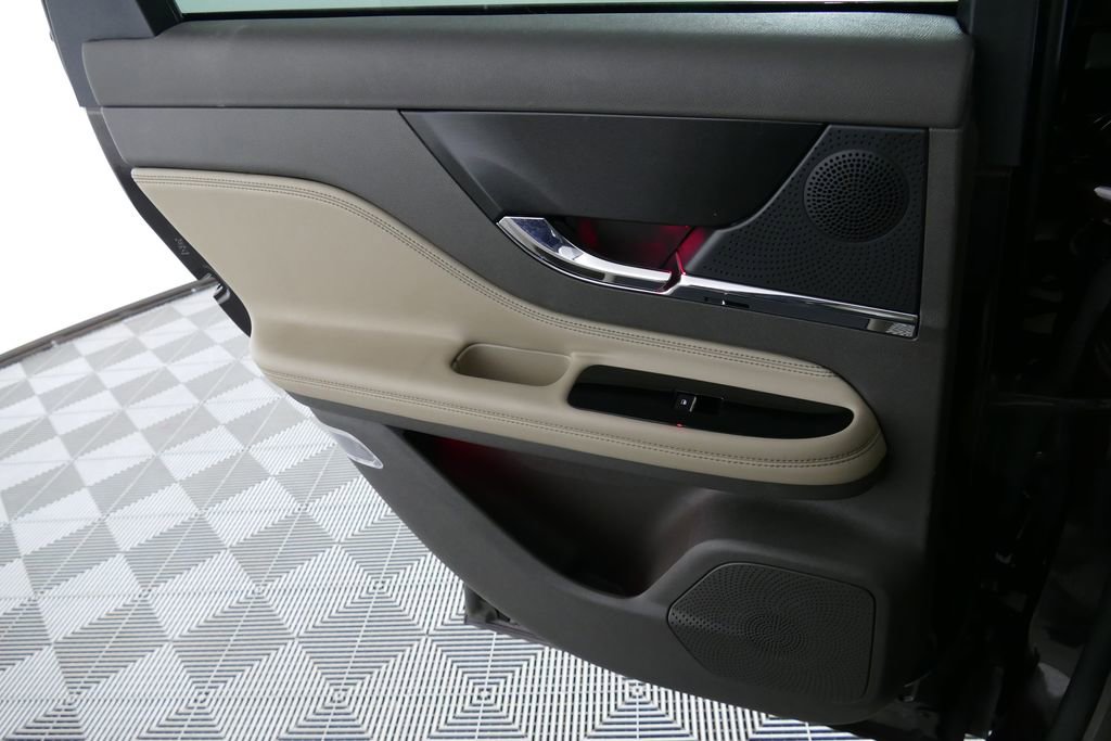 Used 2023 Lincoln Corsair AWD w/ Equipment Group 101A image 7