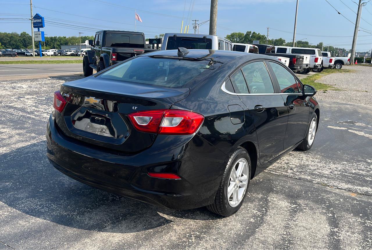 Used 2018 Chevrolet Cruze LT w/ Sun And Sound Package FWD image 3