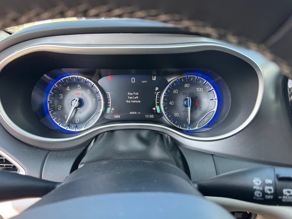 Used 2023 Chrysler Pacifica Touring-L FWD image 18