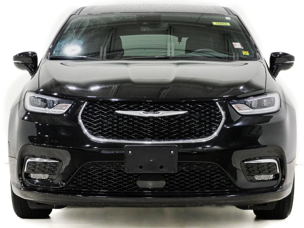 Used 2025 Chrysler Pacifica Select FWD image 2