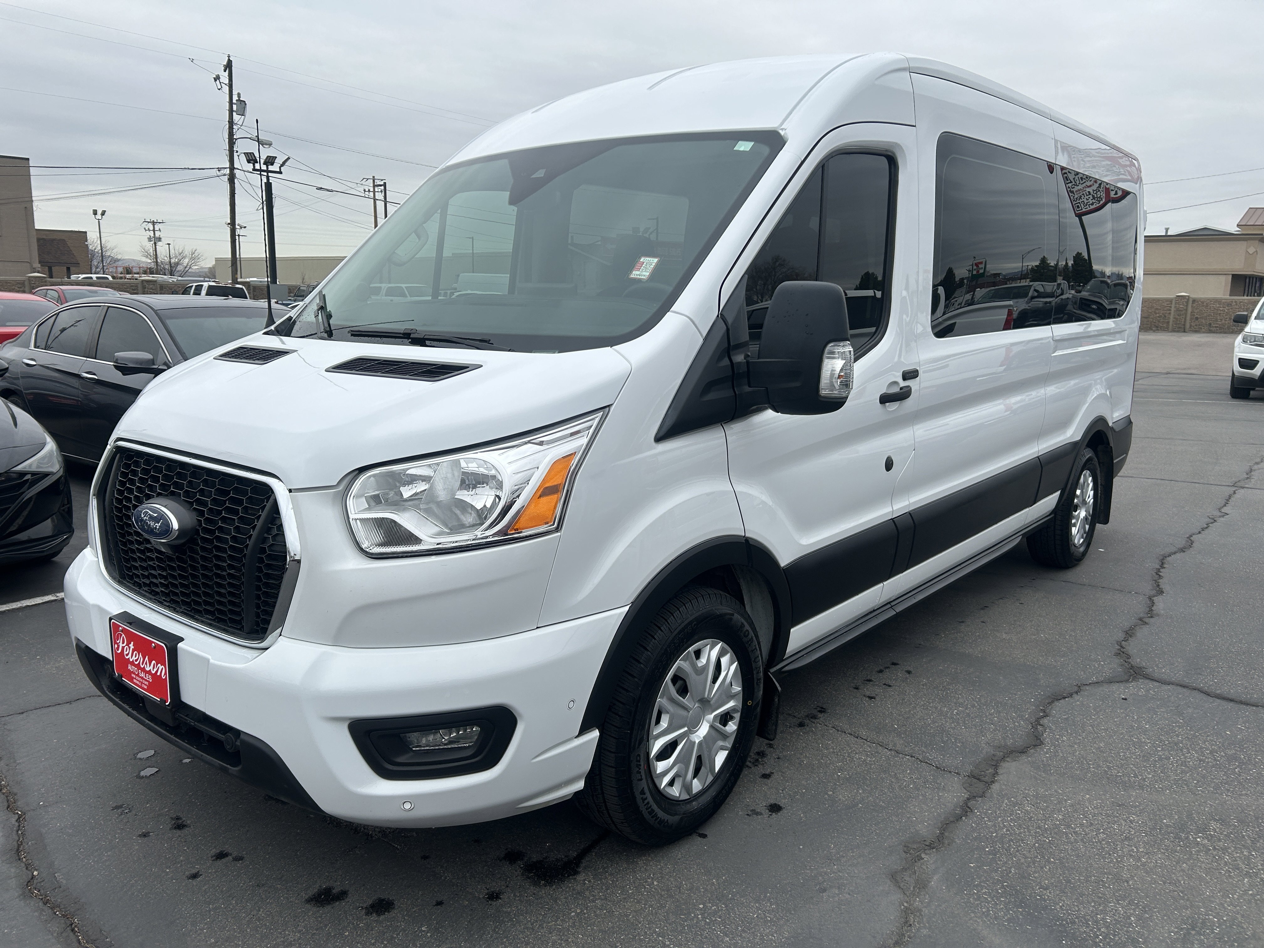 Used 2022 Ford Transit 350 XLT image 2