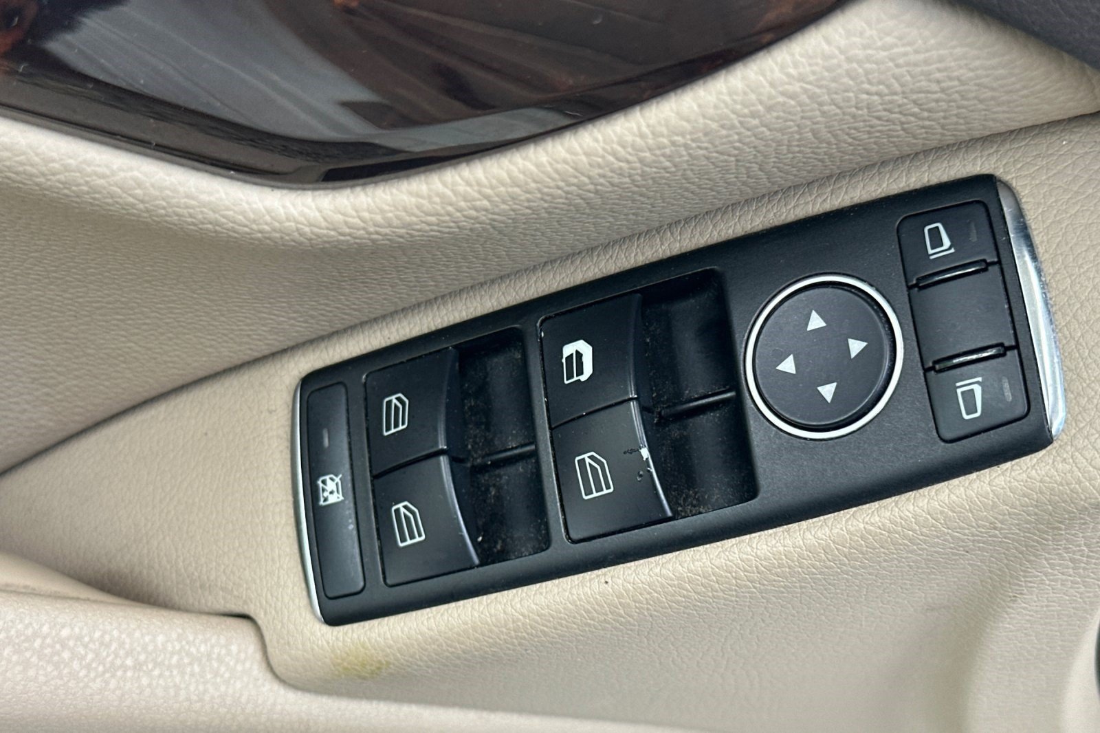 Used 2013 Mercedes-Benz C 250 Sedan image 14
