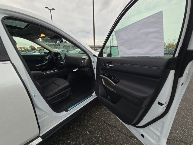 New 2025 Nissan Pathfinder Platinum w/ Cargo Package image 10