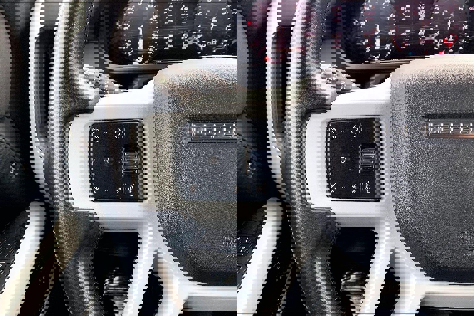 Used 2023 Land Rover Defender 110 SE image 22