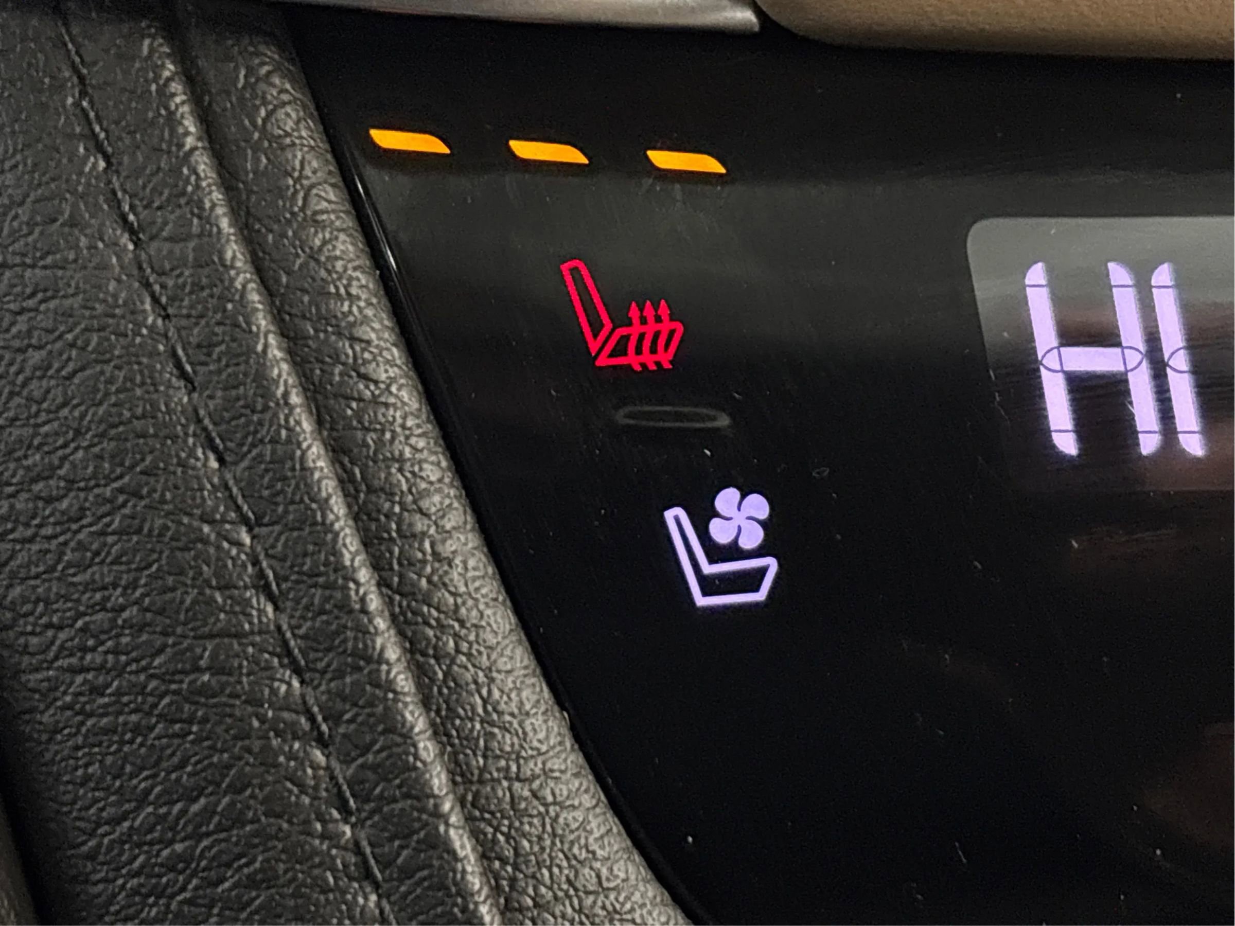 Used 2018 Cadillac XT5 Platinum w/ Driver Assist Package image 45