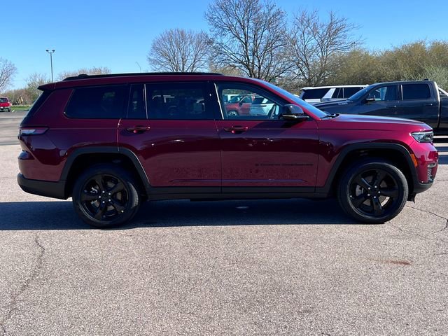 Used 2025 Jeep Grand Cherokee L Limited w/ Black Appearance Package AWD/4WD image 47