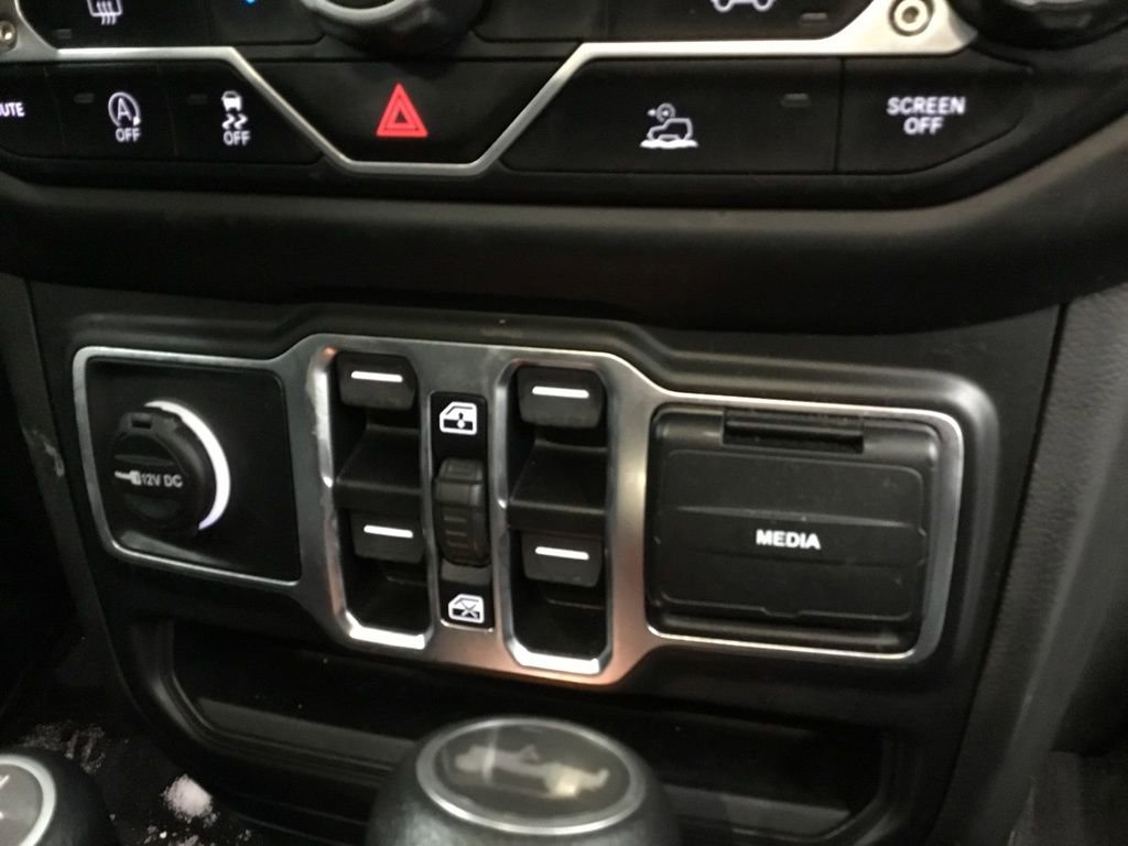 Used 2023 Jeep Wrangler Sahara image 24