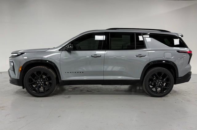 Used 2024 Chevrolet Traverse RS image 2