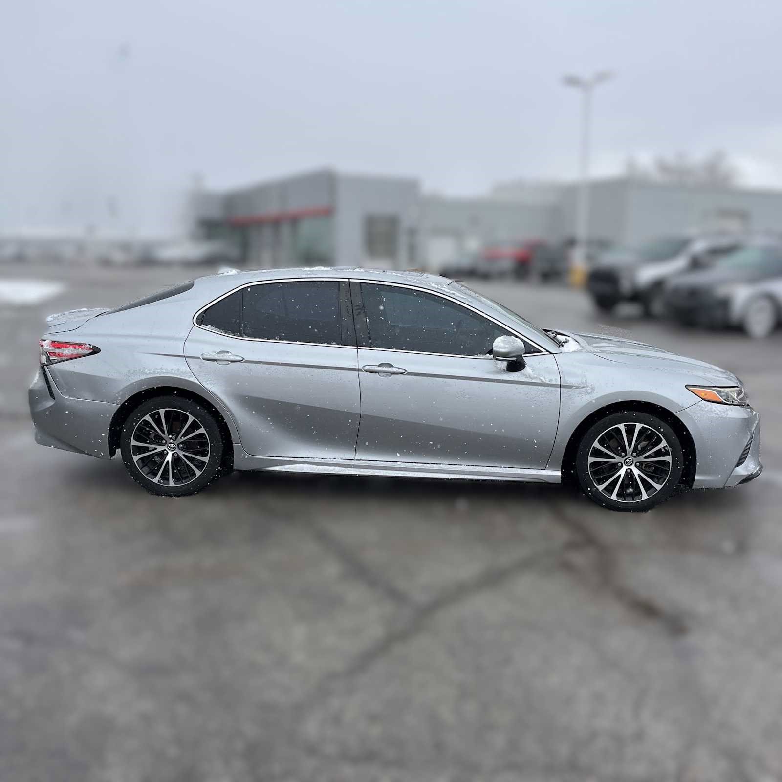 Used 2019 Toyota Camry SE image 6