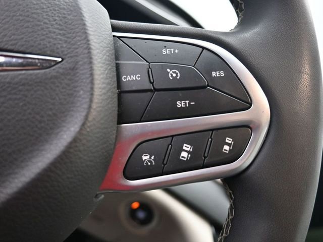 Used 2024 Chrysler Pacifica Touring-L image 13