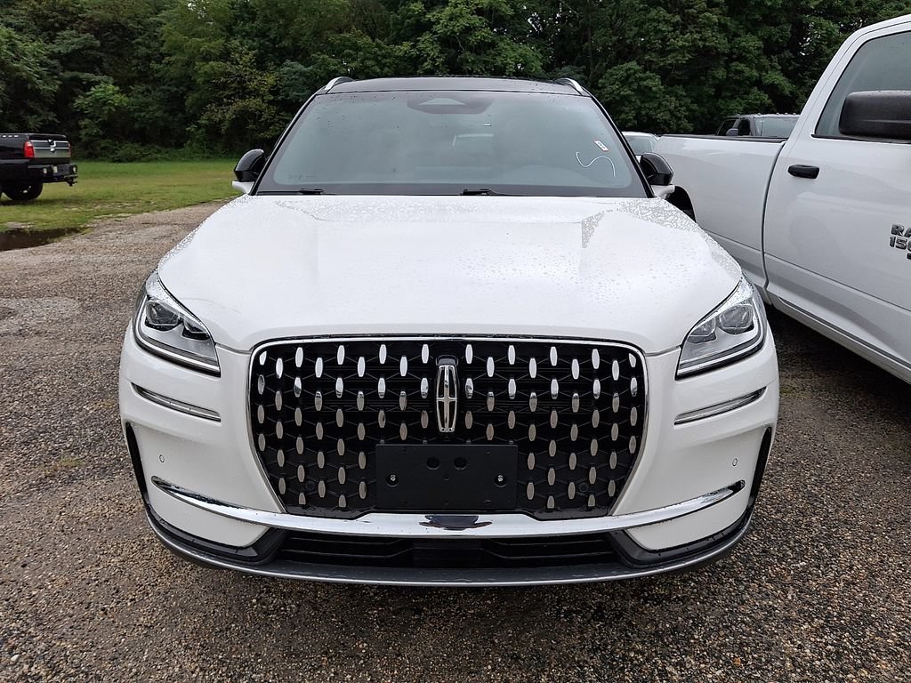 Used 2023 Lincoln Corsair Reserve w/ Equipment Group 201A AWD/4WD image 2