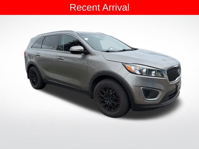 Used 2017 Kia Sorento LX w/ LX Convenience Package