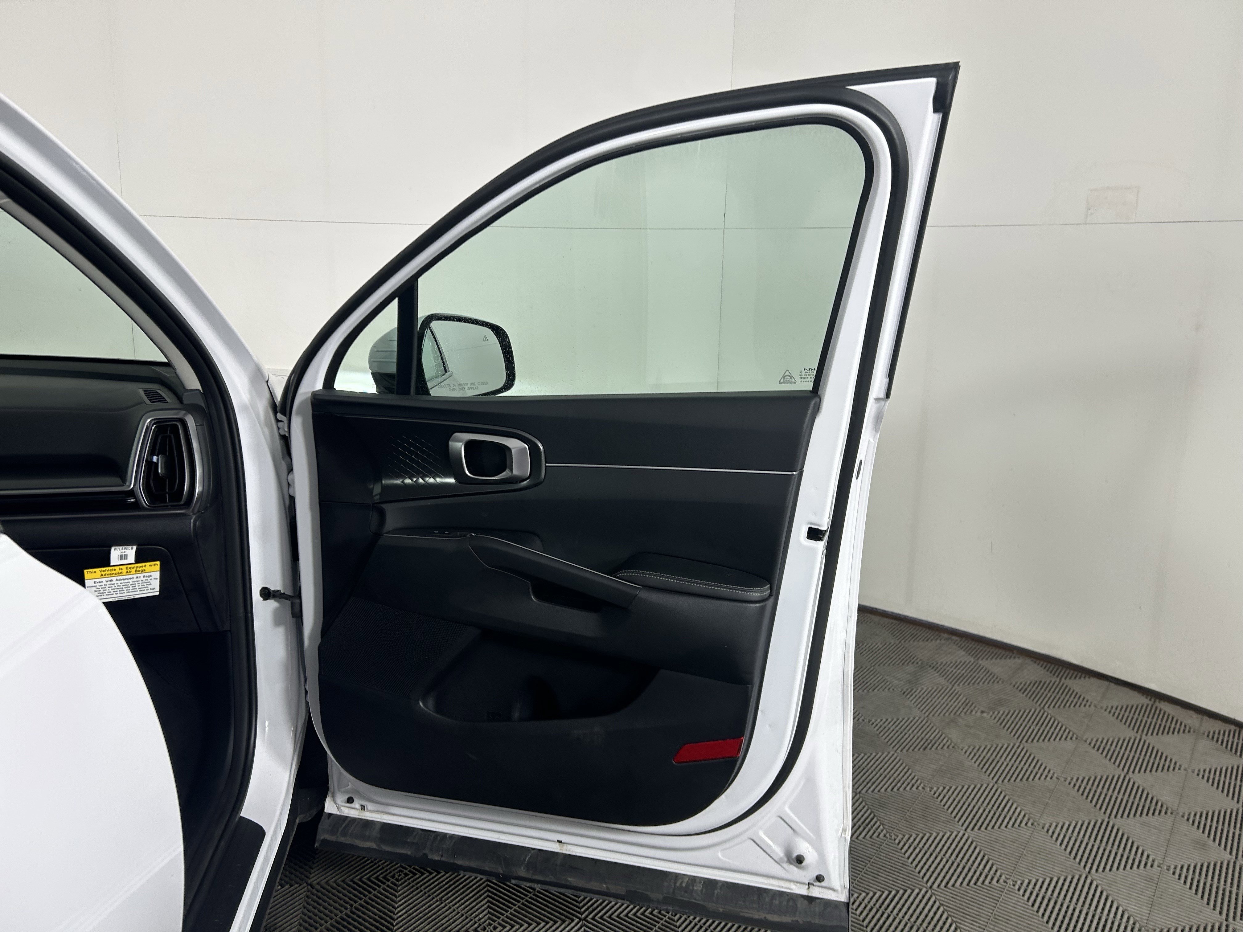 Used 2025 Kia Sorento S image 40