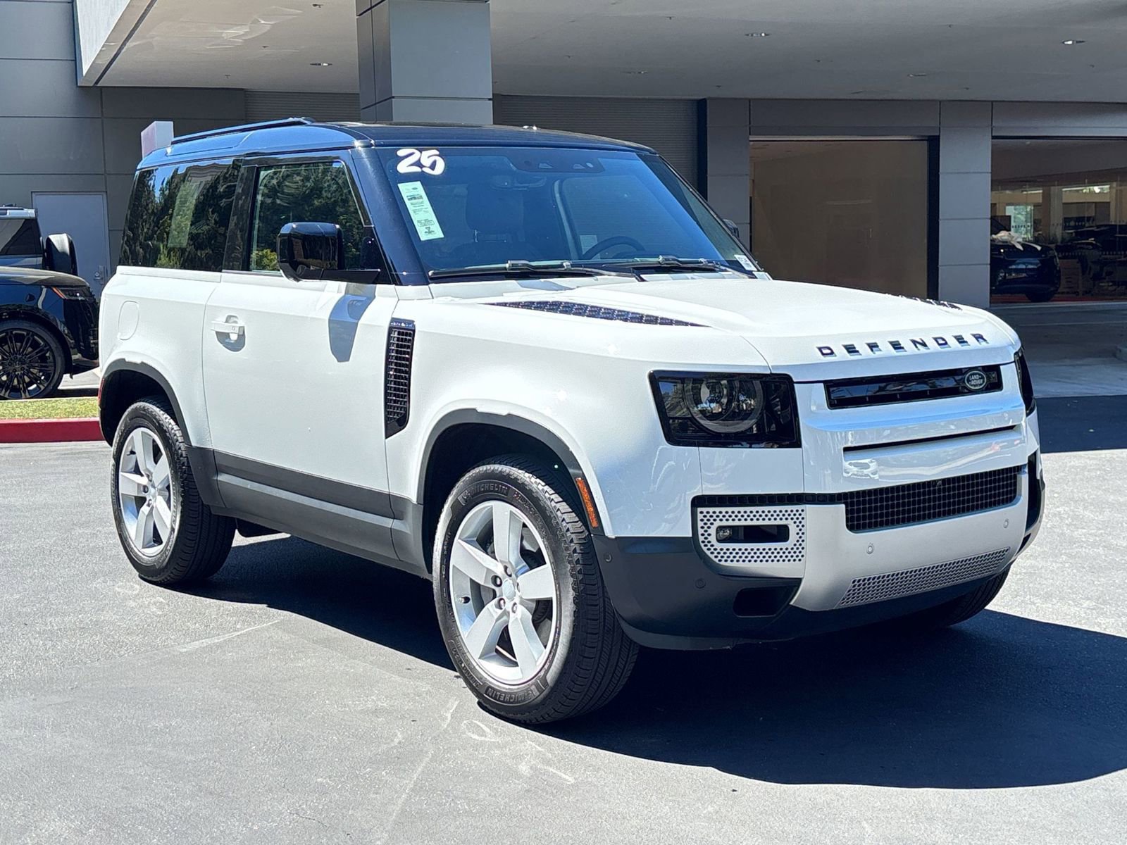 Used 2025 Land Rover Defender 90 S image 7