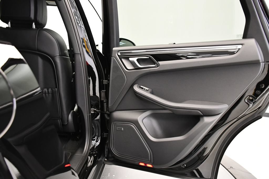 Certified 2026 Porsche Macan AWD/4WD image 53
